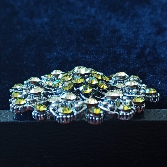 Gorgeous Peridot color Rhinestone brooch - Picture 3 of 5